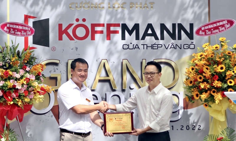 Koffmann: Cửa thép vân gỗ khai trương Showroom tại Khánh Hòa