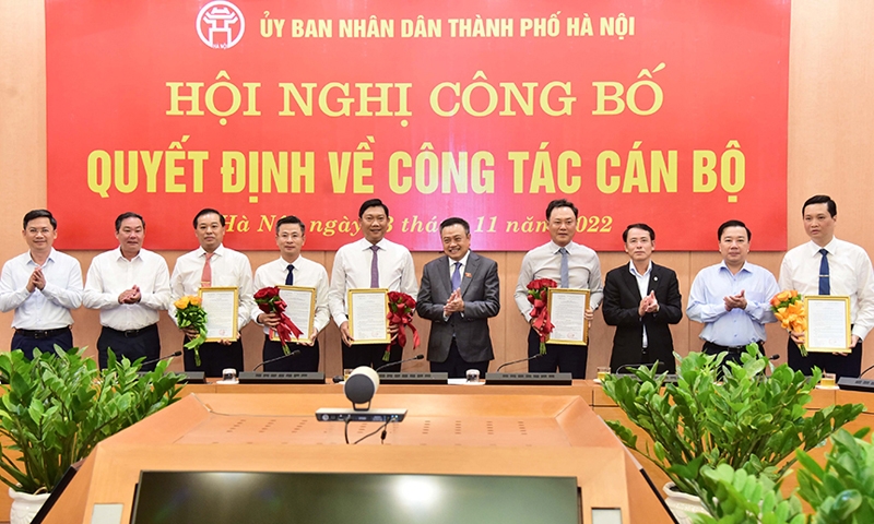 UBND Thành phố Hà Nội công bố 6 Quyết định về công tác cán bộ