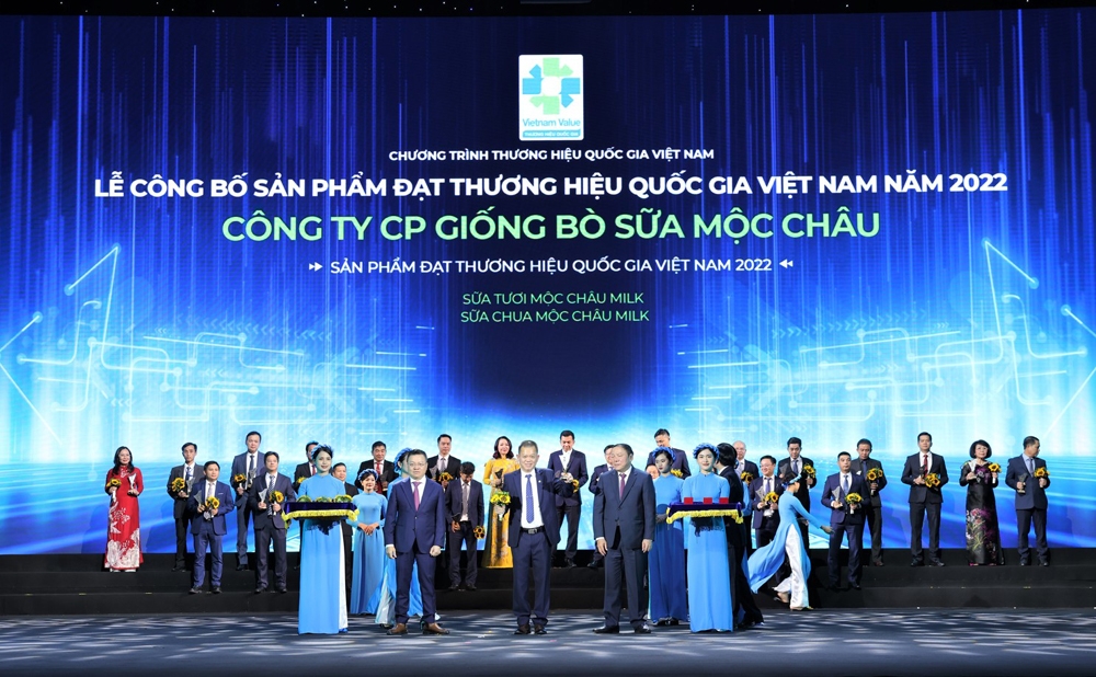 vinamilk thuong hieu tri gia 28 ty do tiep tuc duoc vinh danh thuong hieu quoc gia 2022 2024