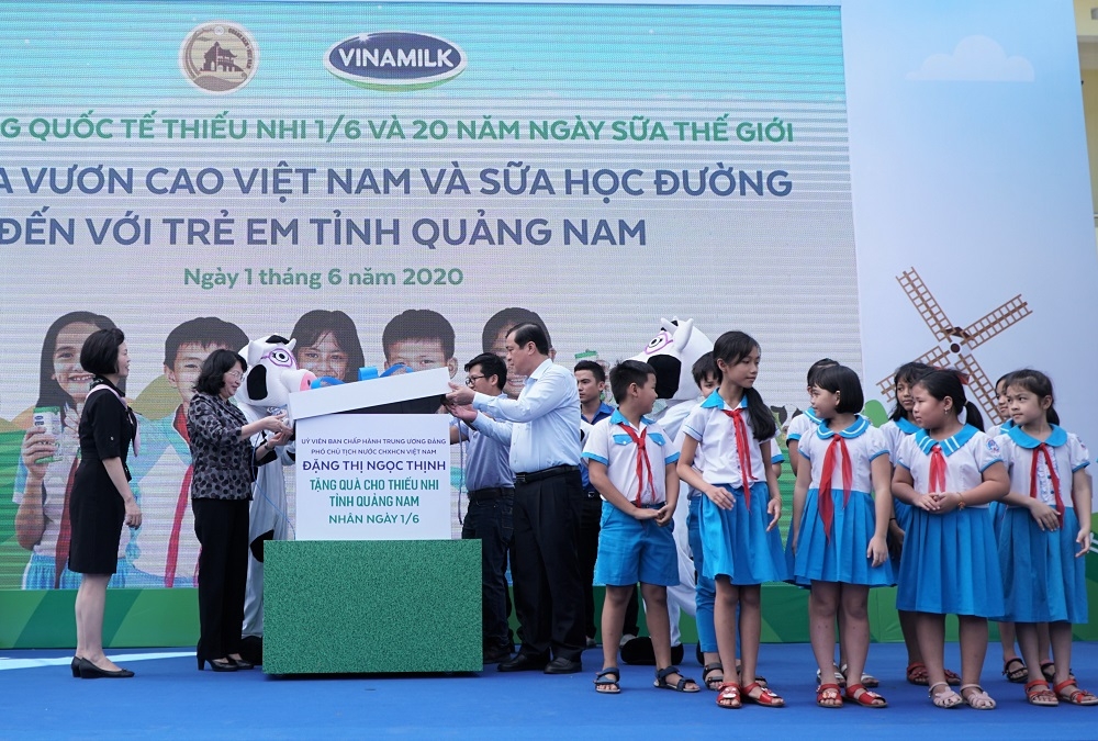 vinamilk mang niem vui uong sua den voi tre em quang nam trong ngay 16