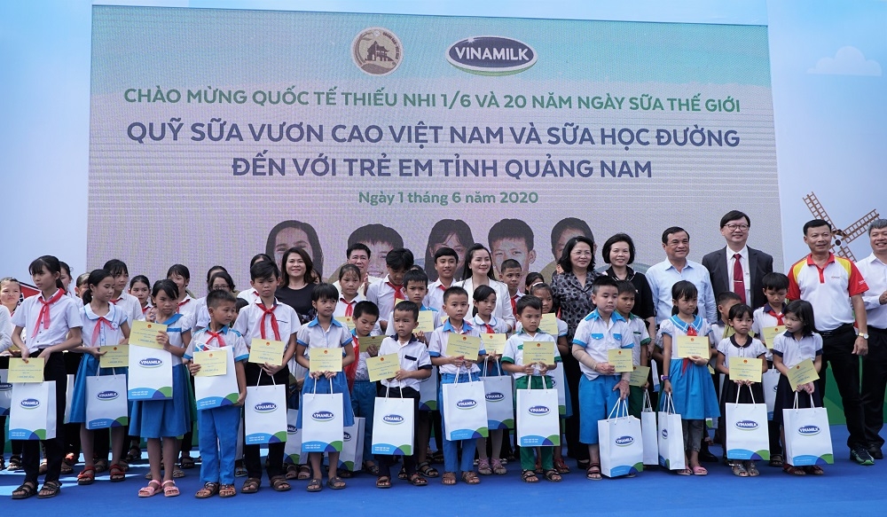 vinamilk mang niem vui uong sua den voi tre em quang nam trong ngay 16