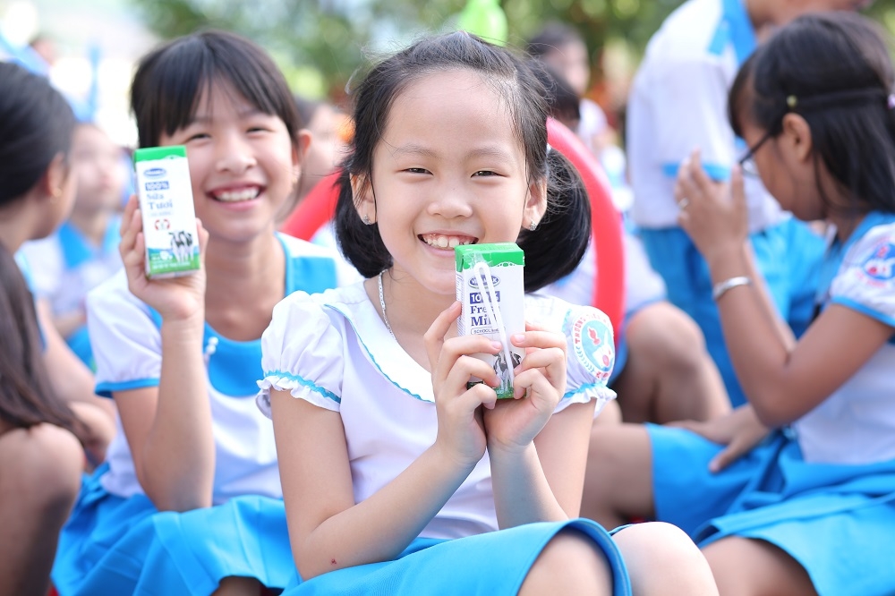 vinamilk mang niem vui uong sua den voi tre em quang nam trong ngay 16