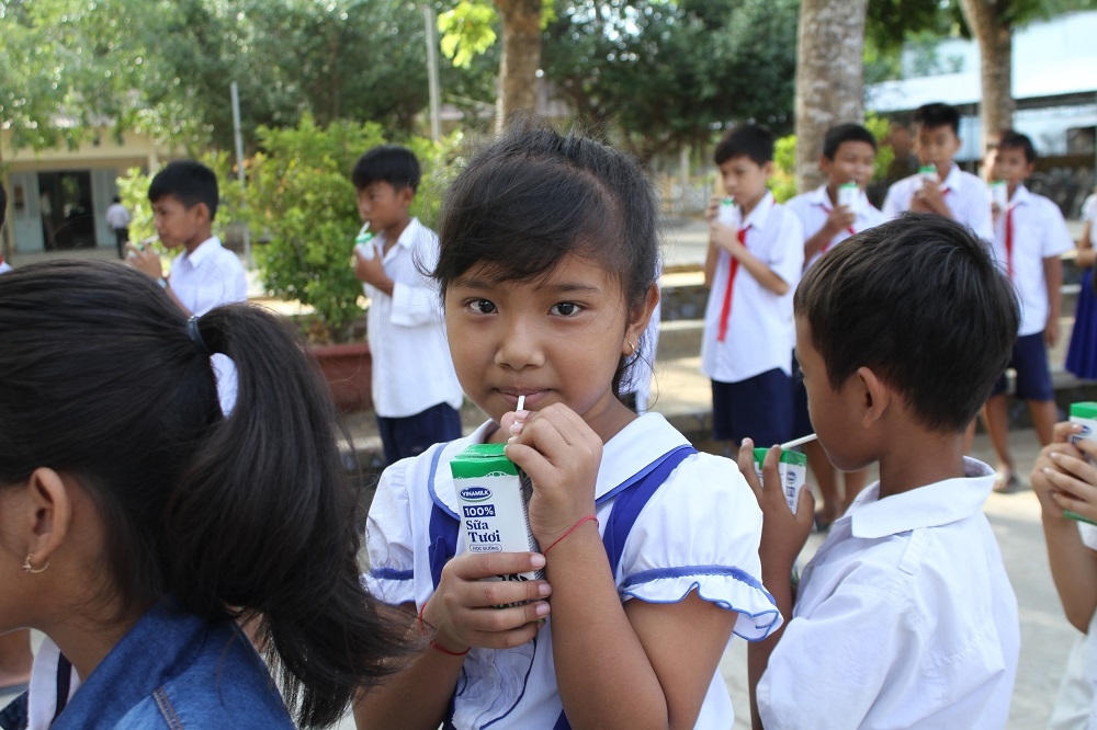 vinamilk tiep tuc duoc chon la don vi trien khai sua hoc duong tai tra vinh