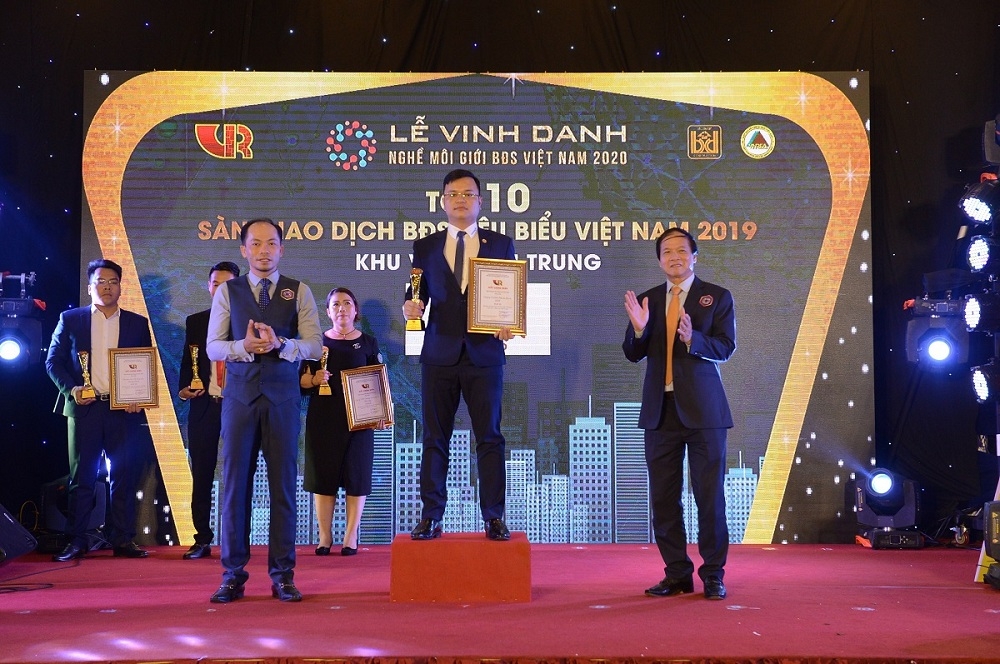 LinkHouse Miền Trung 2 năm liền được vinh danh Top 10 sàn giao dịch bất động sản tiêu biểu