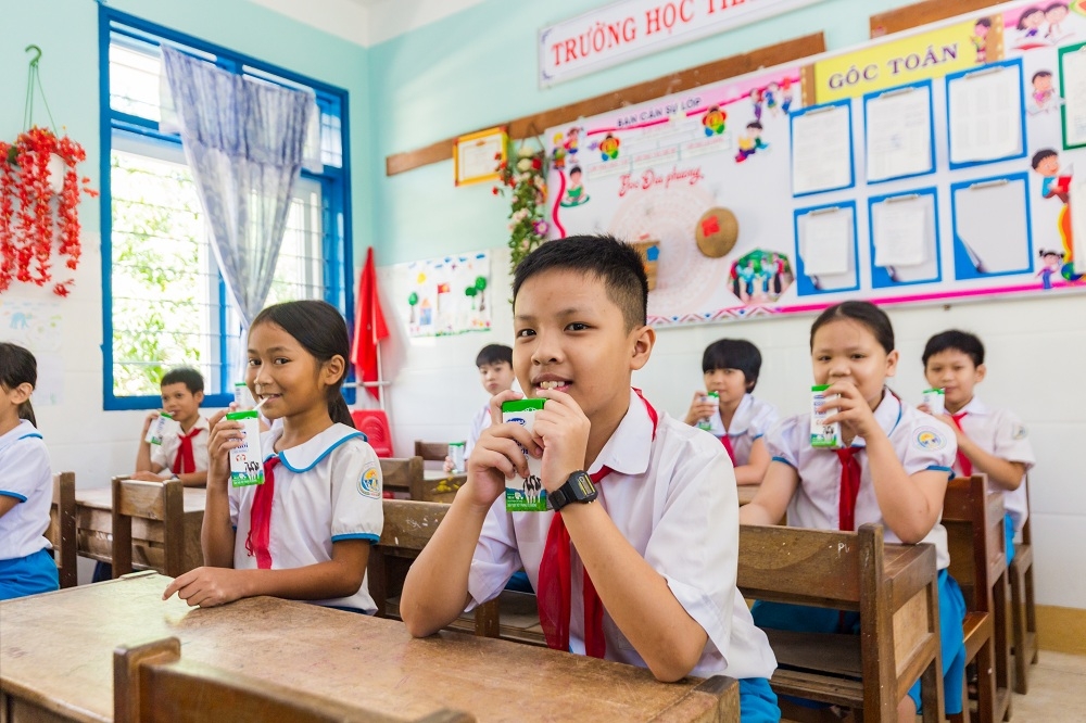 sua hoc duong dong hanh cung tre em mien nui tinh quang ngai