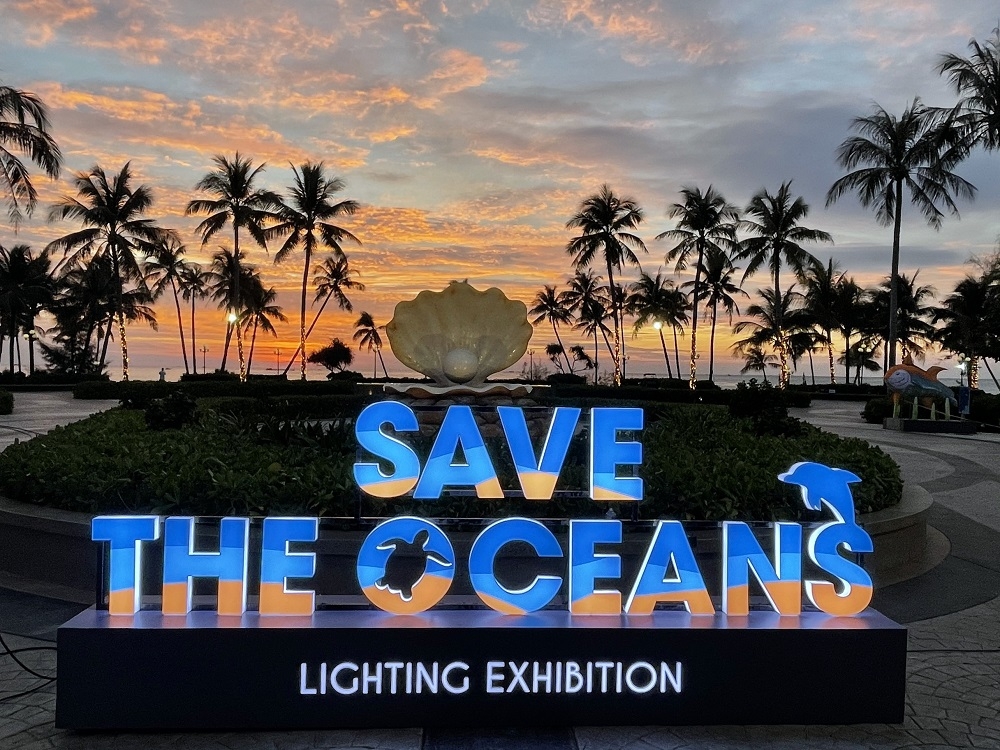 Đảo Ngọc Phú Quốc đón Giáng sinh với triển lãm ánh sáng “Save the Oceans”