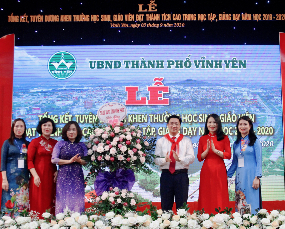 vinh yen vinh phuc tuyen duong giao vien hoc sinh co thanh tich cao