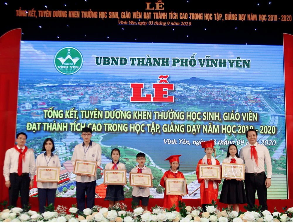 vinh yen vinh phuc tuyen duong giao vien hoc sinh co thanh tich cao