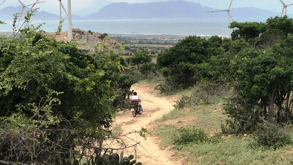 thuan nam ninh thuan can canh hien truong khai thac da trai phep tren nui