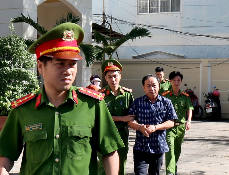 binh thuan bat giam nguyen pho giam doc chi nhanh van phong dang ky dat dai thanh pho phan thiet