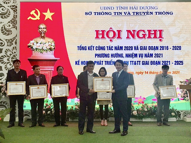 so thong tin va truyen thong hai duong khong ngung day manh ung dung cong nghe thong tin phuc vu cong tac quan ly nha nuoc