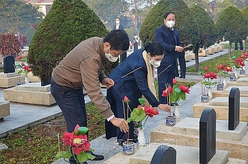 truong ban kinh te trung uong chuc tet bo doi cong nhan va ho ngheo tinh lai chau