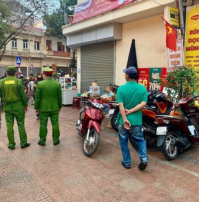 ha noi trong ngay dau tien thuc hien yeu cau dong cua hang quan ca phe di tich phong chong dich covid 19