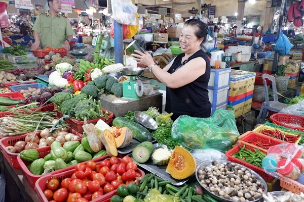 Đảm bảo cung ứng đủ hàng hóa nhu yếu phẩm cho người dân