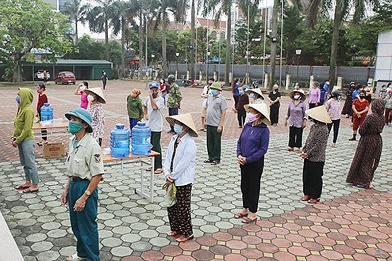 ha tinh nhung mon qua hanh phuc giup nguoi ngheo vuot qua kho khan giua mua dich