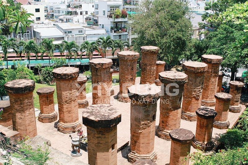 thap ba ponagar di san doc dao giua long thanh pho