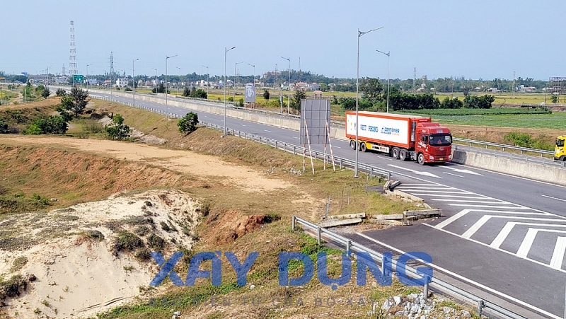 can canh nut giao bi bo roi tren cao toc quang ngai da nang