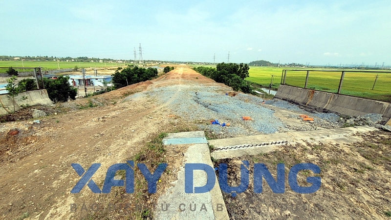 can canh nut giao bi bo roi tren cao toc quang ngai da nang