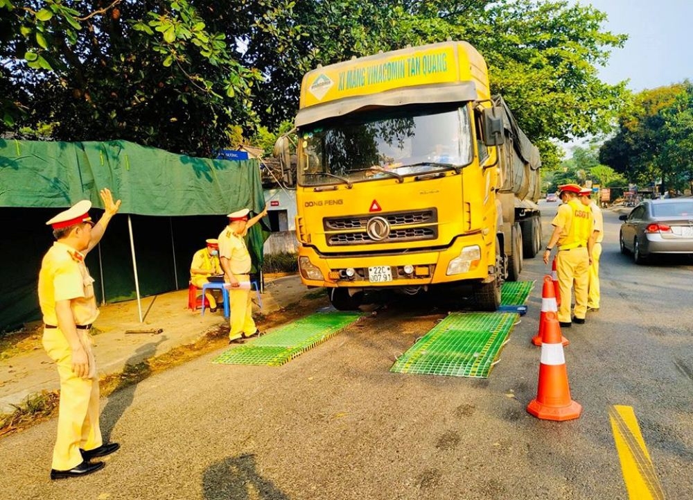 Tuyên Quang: Tăng cường xử lý xe quá khổ, quá tải