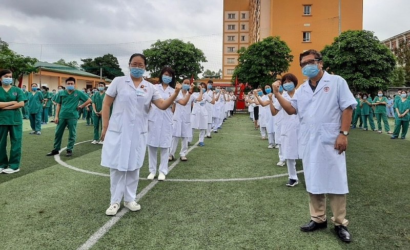 quang ninh ho tro 200 y bac sy giup bac giang xet nghiem covid 19