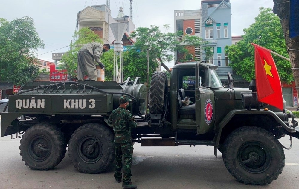 Hải Phòng: Phun hóa chất khử trùng tại thị trấn Trường Sơn và quận Kiến An