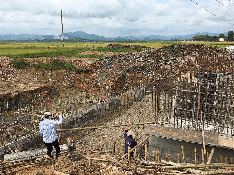 quang binh gia vat lieu tang nha thau va nguoi dan gap nhieu kho khan