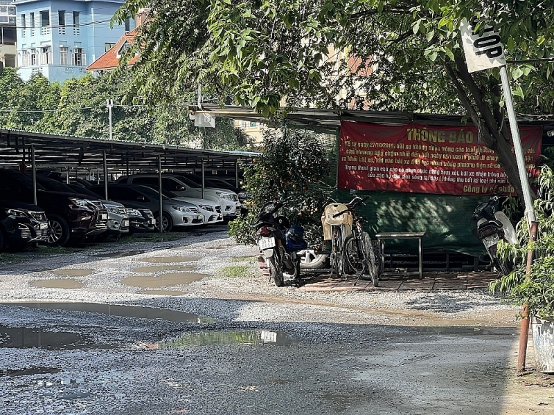 ha noi hang loat bai xe trai phep moc tren dat du an