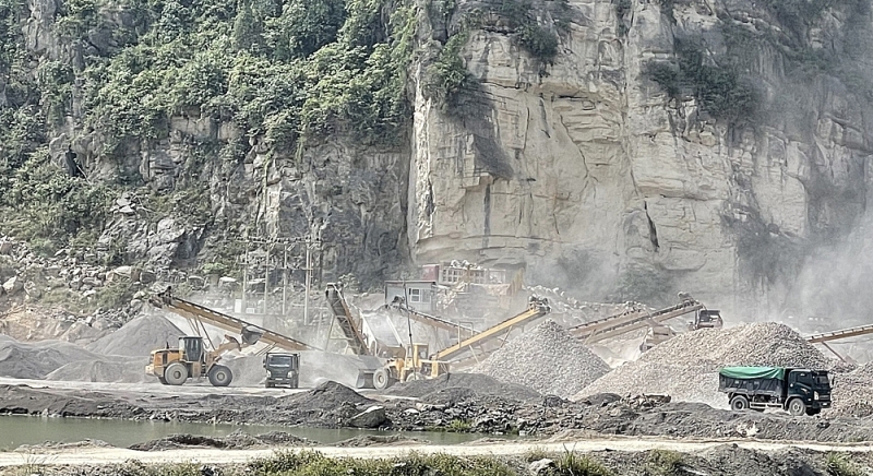 ninh binh xu phat nhieu mo da o nho quan