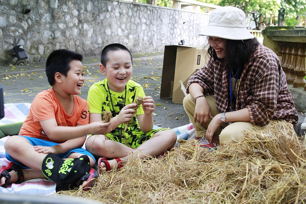 Trẻ em Hà Nội vui đón Tết thiếu nhi ở “Vương quốc Tái chế”