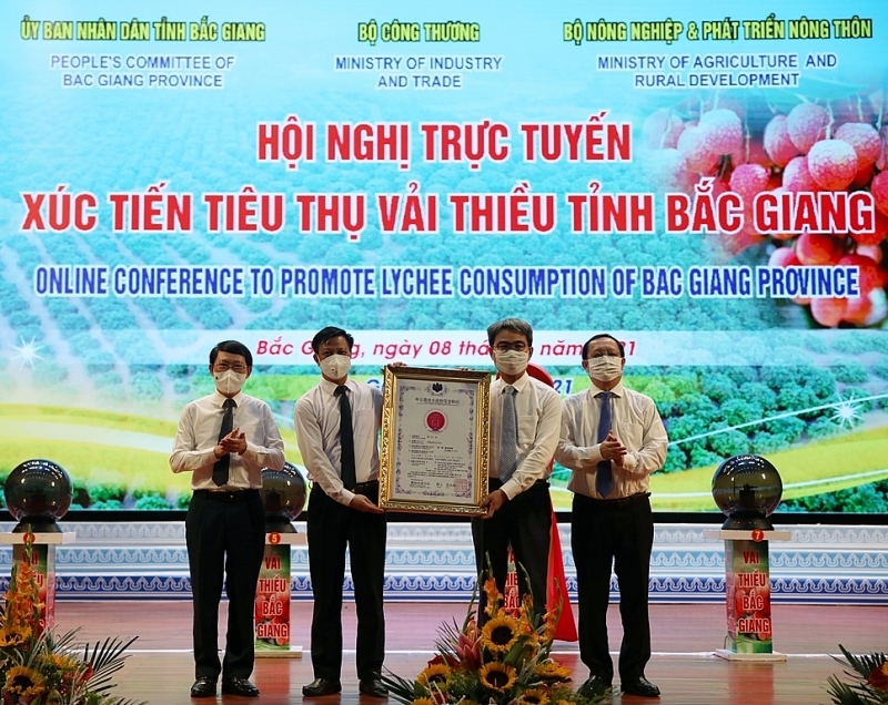 bo truong bo cong thuong keu goi cac co quan chuc nang dong hanh tao lan xanh cho vai thieu bac giang