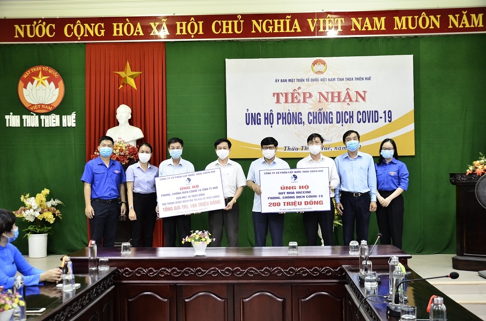 Công ty Cổ phần Cấp nước Thừa Thiên  - Huế hỗ trợ 300 triệu đồng phòng, chống dịch Covid-19