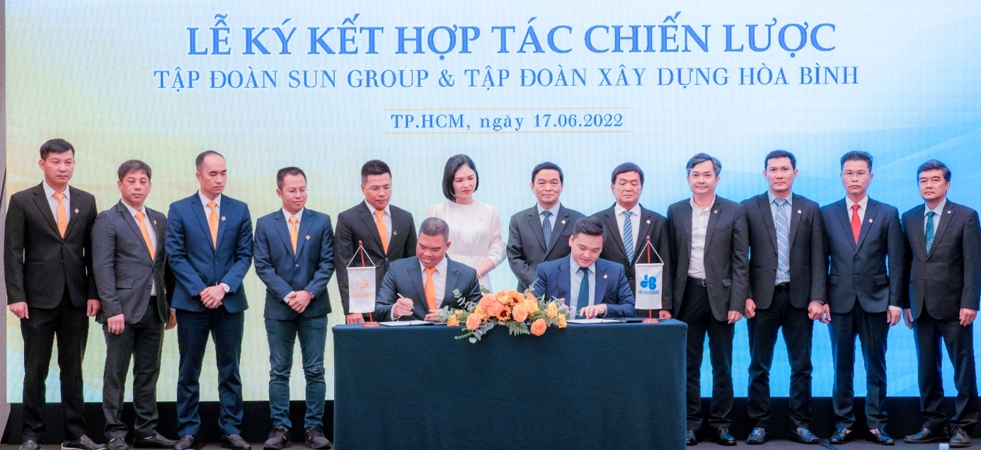 Tập đoàn Xây dựng Hòa Bình và Tập đoàn Sun Group ký kết hợp tác chiến lược