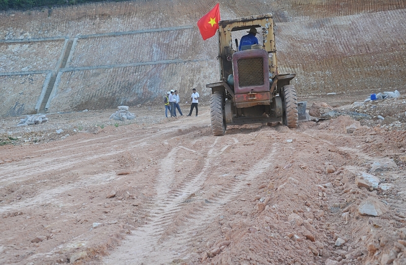 da nang tam dung thi cong cac cong trinh xay dung