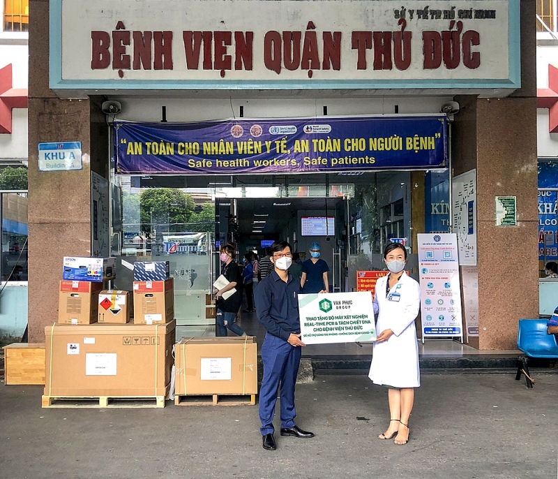 van phuc group tang he thong xet nghiem covid 19 cho hai benh vien tai thanh pho thu duc