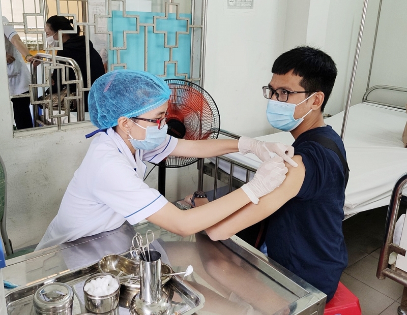 khanh hoa phan dau toan dan duoc tiem chung vaccine trong nam 2021