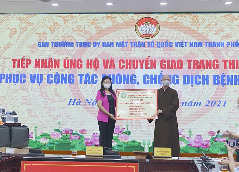 uy ban mat tran to quoc thanh pho ha noi tiep nhan va chuyen giao trang thiet bi phong chong dich