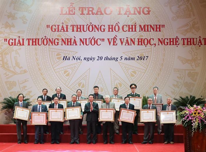 Lập Hội đồng cấp Nhà nước xét tặng Giải thưởng Hồ Chí Minh, Giải thưởng Nhà nước về văn học, nghệ thuật