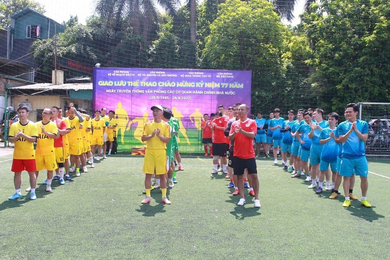 soi noi giai bong da chao mung 77 nam ngay truyen thong van phong cac co quan hanh chinh nha nuoc