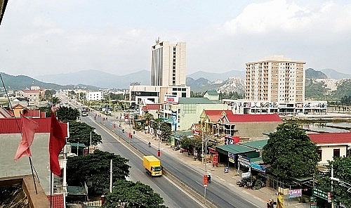 nghe an khao sat thu hut dau tu thuong mai va du lich vao thi xa hoang mai