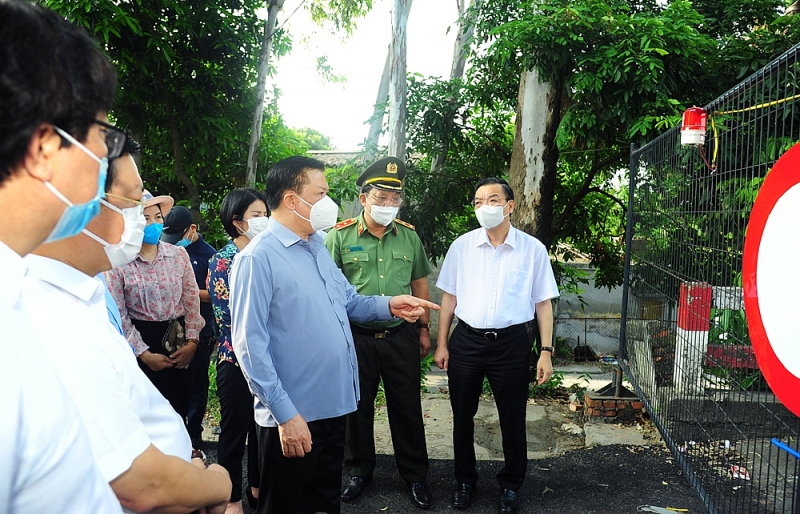 bi thu thanh uy ha noi dinh tien dung tao dong thuan trong nhan dan de phan vung phong chong dich that hieu qua