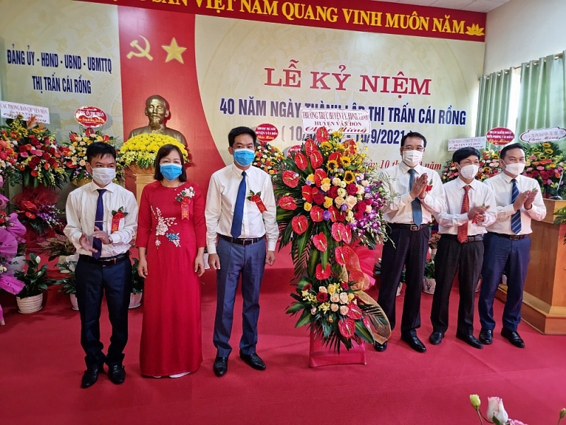 van don quang ninh day nhanh tien do nang cap do thi thi tran cai rong