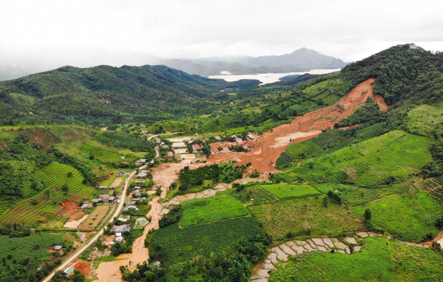 Nghiên cứu khoa học về trượt lở đất cần sát thực tế