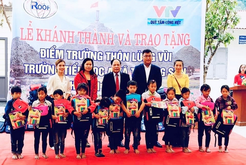 hiep hoi tam lop viet nam trao tang diem truong moi va nha tinh nghia tai ha giang