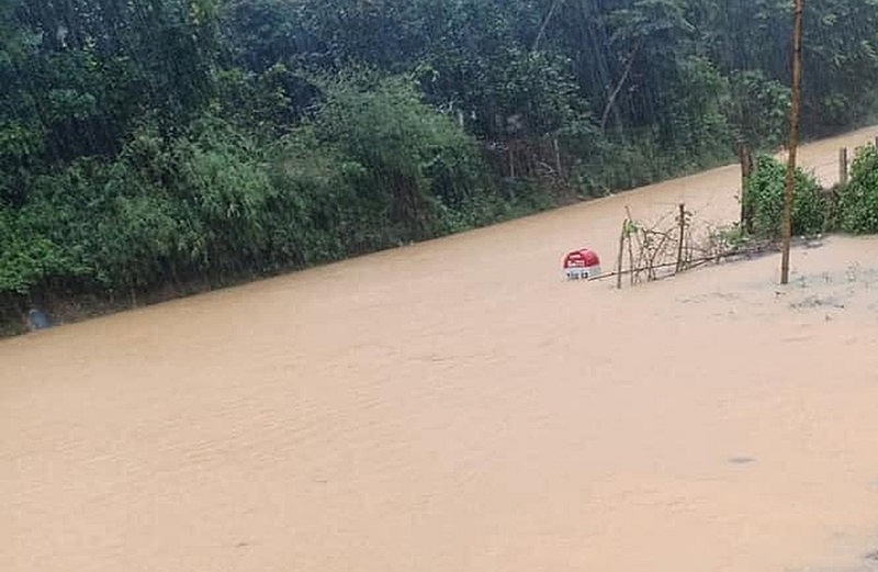 Nghệ An: Mưa lớn kéo dài, lũ lên nhanh nhiều địa phương di dời người dân chạy lũ trong đêm