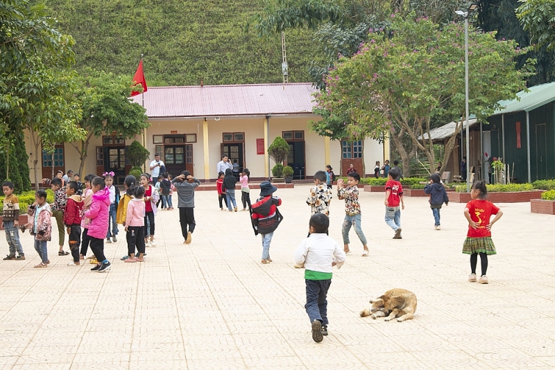 nha o noi tru ngoi nha thu 2 cua cac em hoc sinh dan toc mien nui