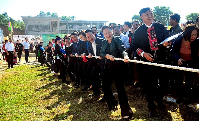 chu tich quoc hoi nguyen thi kim ngan du ngay hoi dai doan ket dan toc tai yen bai