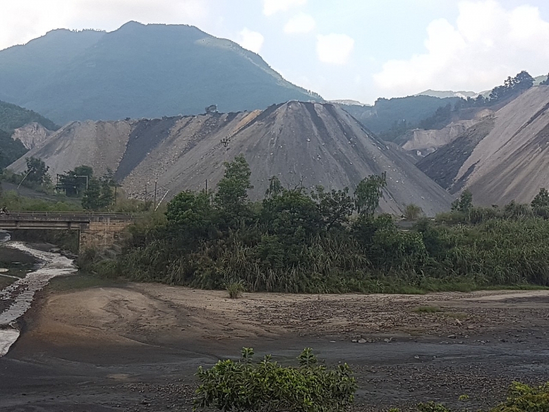 quang ninh hai dong song bi hon than buc tu