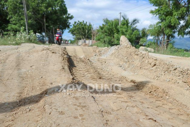 ninh thuan cac chu dau tu du an dien gio dien mat troi tho o viec sua duong cho dan