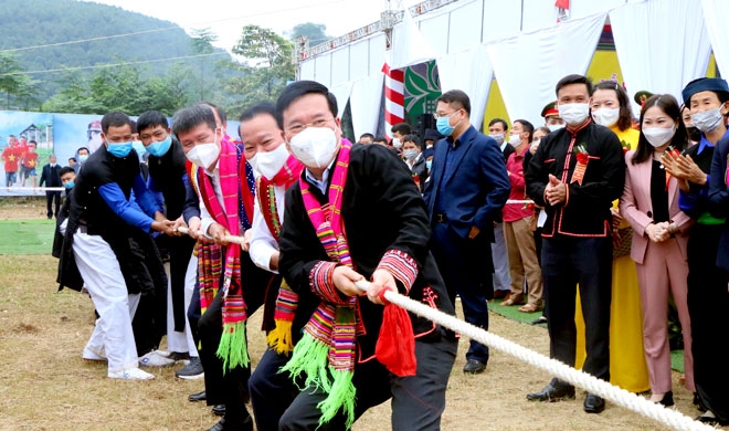 Thường trực Ban Bí thư Võ Văn Thưởng dự Lễ công bố đạt chuẩn Nông thôn mới và Ngày hội Đại đoàn kết tại Yên Bái