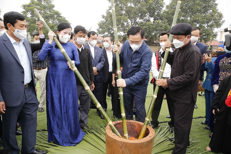 chu tich quoc hoi vuong dinh hue sua doi loi lam viec de phuc vu bao ve quyen loi chinh dang cua nhan dan